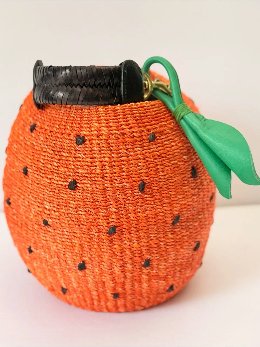 SOLD Clare V Strawberry Raffia Bucket Bag Woven Leather Handle Resort Euro - Picture 3 of 13